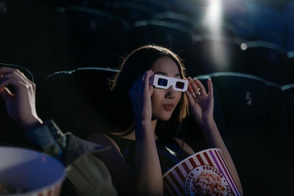 Découvrez les cabarets depuis chez vous : expériences virtuelles immersives à domicile